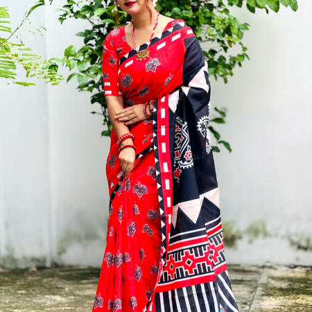 709 গ্লোসি সিল্ক ডিজিটাল প্রিন্ট শাড়ির